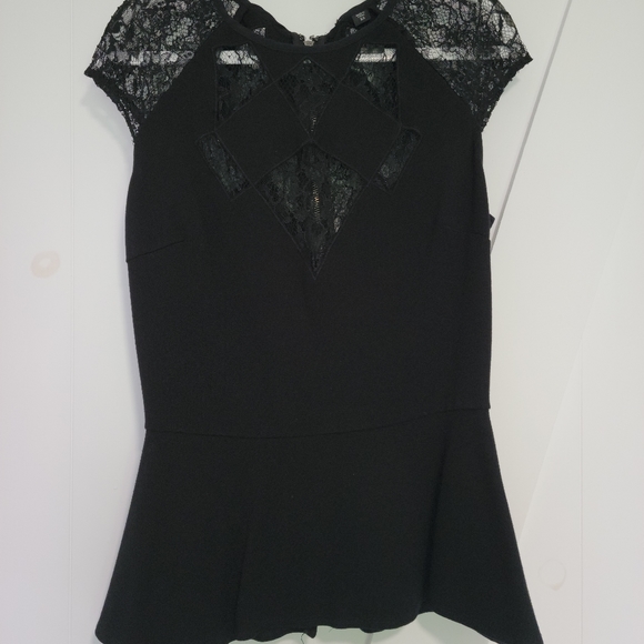 Guess lace top XS fit & flare with zip 😍 - Picture 2 of 4